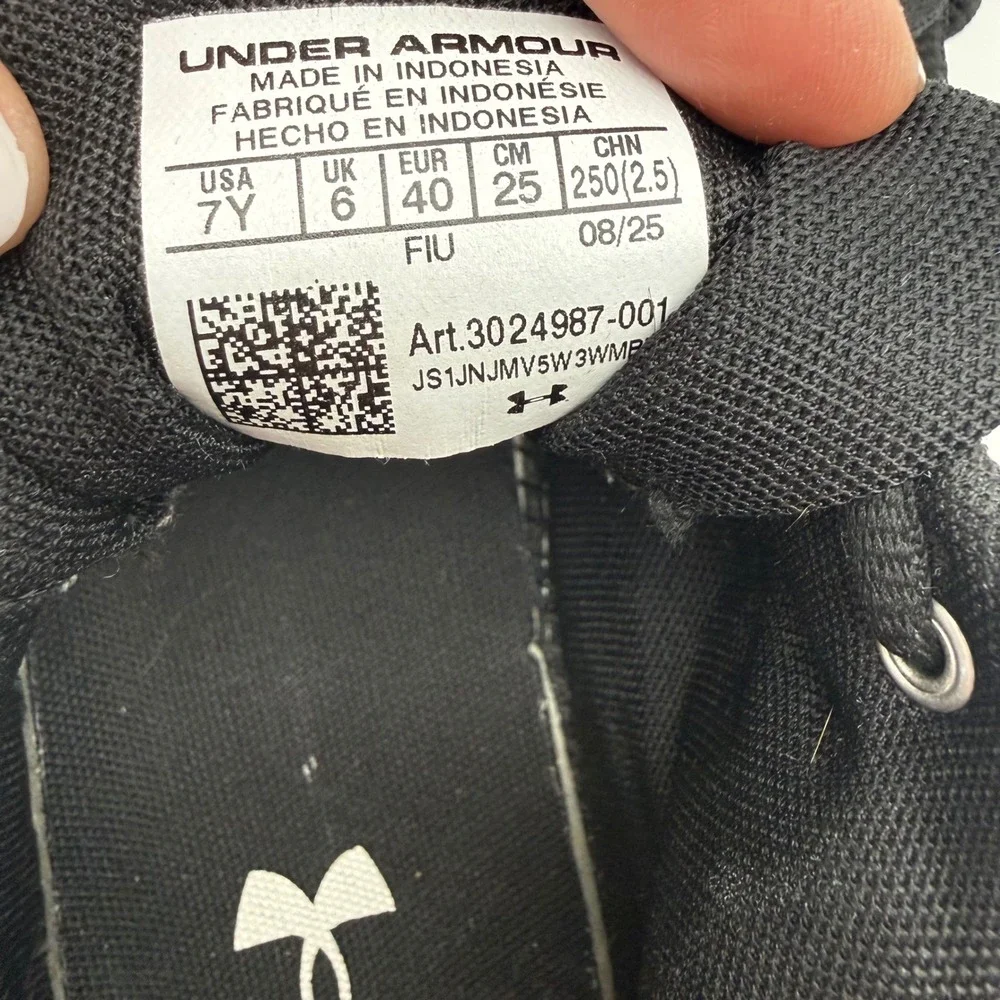 Under Armour Charged Pursuit 3 Running Shoes Black White Size 7Y 3024987-001